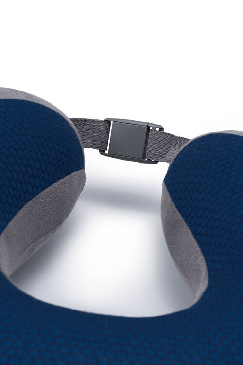 TRAVEL ESSENTIALS MEMORY FOAM COOLING GEL PILLOW