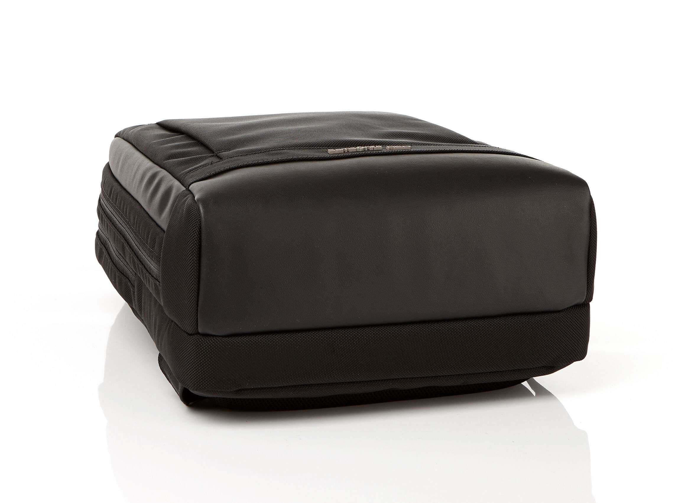 Samsonite red daaon sling top bag