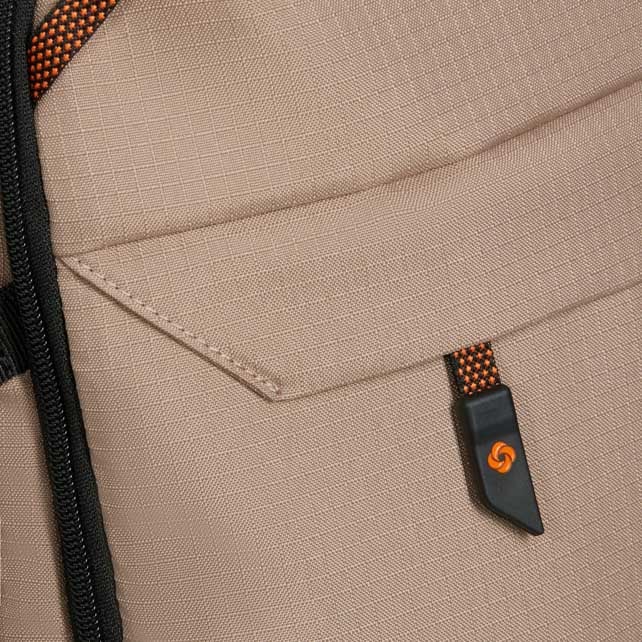 ROADSEEKER LAPTOP BACKPACK M 15.6"