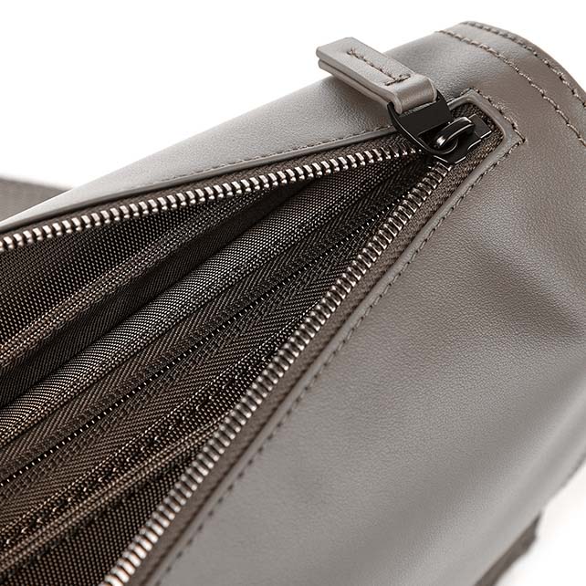 CARMONT MESSENGER BAG